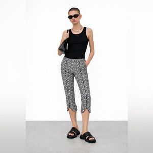 JOSEPH RIBKOFF - Chic Black & White Geometric Capri Pants | Stretch